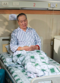 美女尿